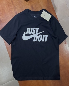 Áo thun Nike màu đen