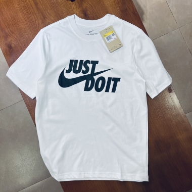 Áo thun Nike màu trắng