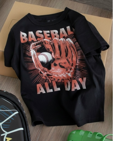 Áo thun The Children's Place bé trai đen in hình Baseball