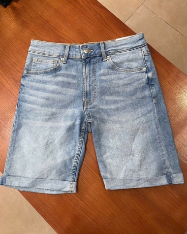 Short Jean nam Bershka màu xanh