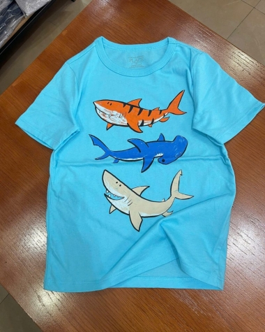 Áo thun The Children's Place in hình cá mập