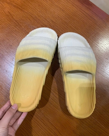 Dép Adidas Bắp Cải Kem Phối Vàng Adilette Comfort