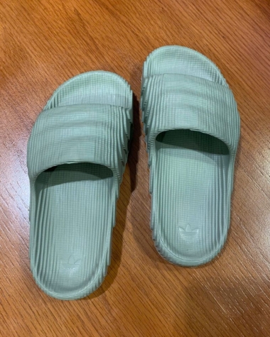 Dép Adidas Bắp Cải Màu Rêu Nhạt Adilette Comfort