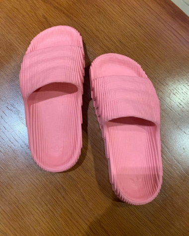 Dép Adidas Bắp Cải Màu Hồng Adilette Comfort