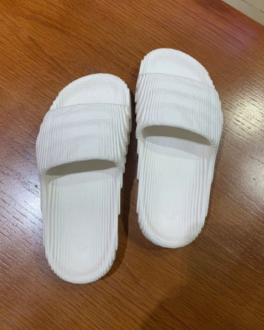 Dép Adidas Bắp Cải Trắng Kem Adilette Comfort