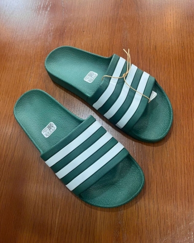 Dép đúc Adidas sọc xanh lá