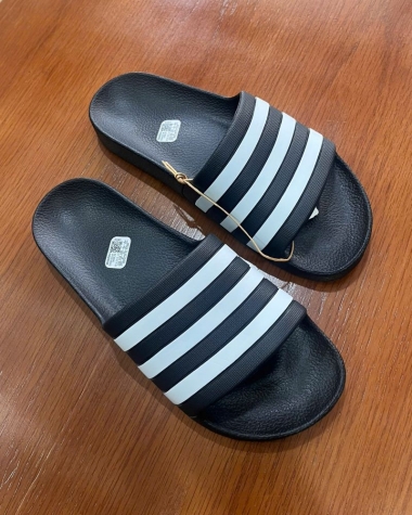 Dép đúc Adidas sọc đen trắng