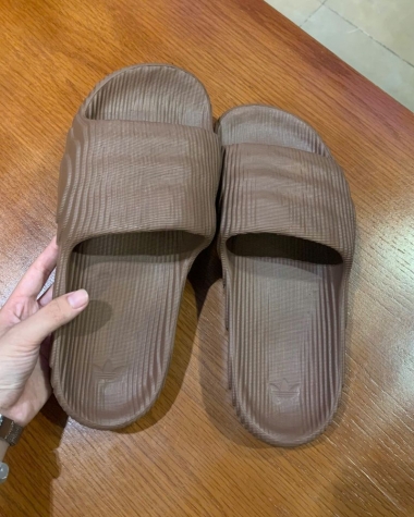 Dép Adidas Bắp Cải Màu Nâu Adilette Comfort