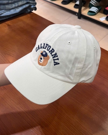 Mũ Lưỡi Trai WHO.A.U Unisex Trắng