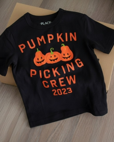 Áo thun The Children's Place bé trai đen Pumpkin