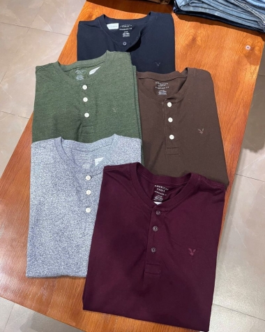 Áo Thun American Eagle Cổ Trụ